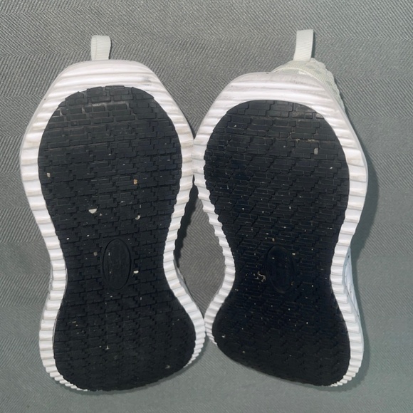 Share  Skechers Work Relaxed FIT: TILIDO ' CLAIRIT Lace Up Athletic W/Slip - Picture 14 of 16